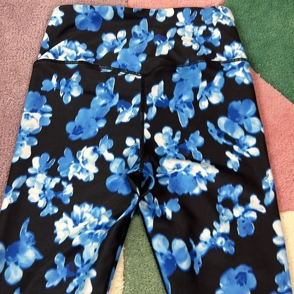 Fabletics Anywhere Motion 365+ Highwaisted Leggings Woman’s Size Small - Picture 13 of 17